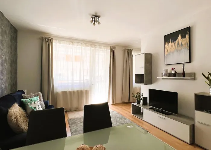 Cosy Living Apartment W Balcony