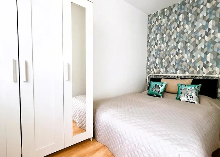 Cosy Living Apartment W Balcony